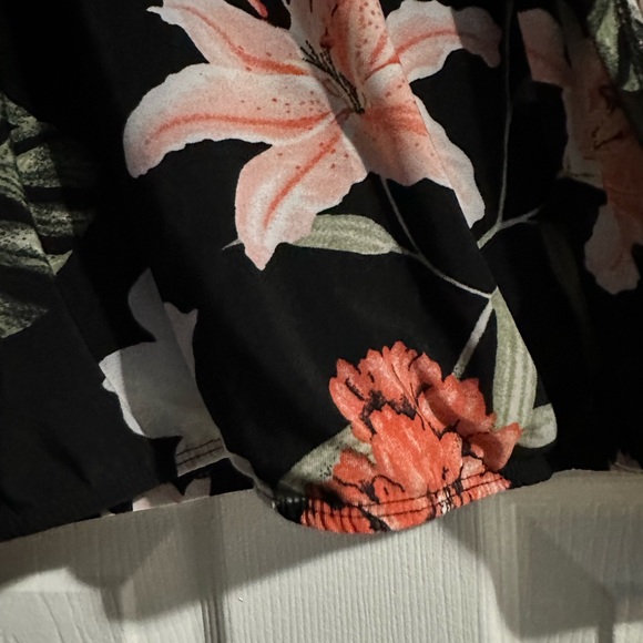 Lily Morgan floral cross over top 👚 - Picture 7 of 9